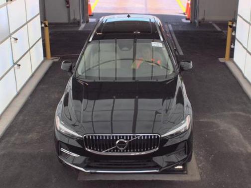 2023 Volvo XC60 B5 Ultimate Bright Theme