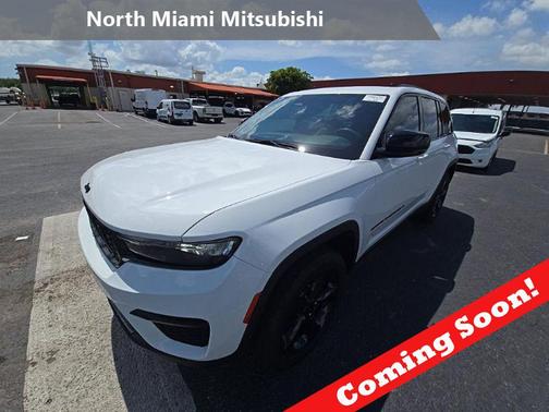 Bright White Clearcoat 2023 Jeep Grand Cherokee Altitude