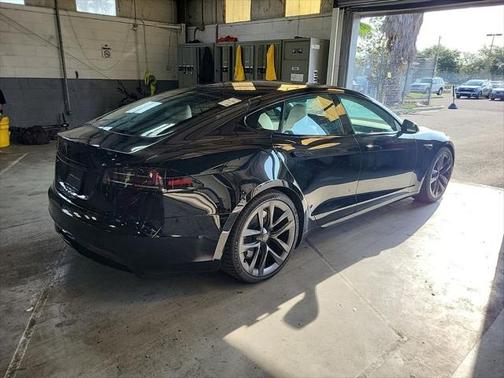 2022 Tesla Model S Base