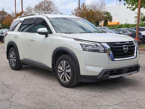 Pearl White Tricoat 2024 Nissan Pathfinder SL FWD