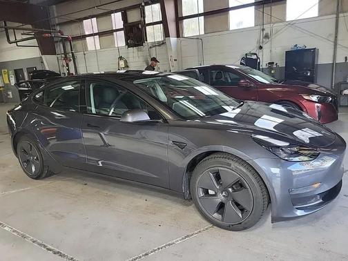 2022 Tesla Model 3 Standard Range