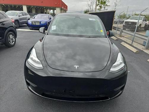 2022 Tesla Model Y Long Range Dual Motor All-Wheel Drive