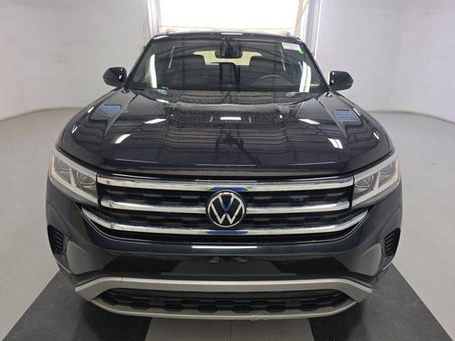 Deep Black 2023 Volkswagen Atlas Cross Sport 2.0T SE w/Technology