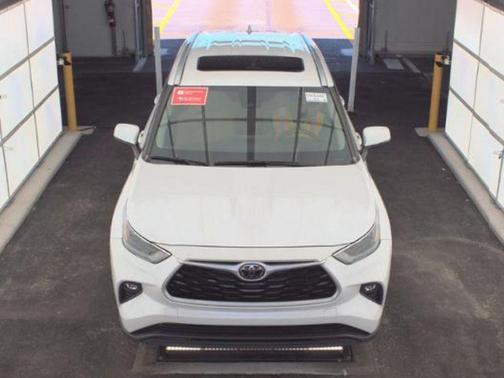 Wind Chill Pearl 2023 Toyota Highlander XLE