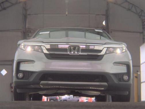 Lunar Silver Metallic 2021 Honda Pilot 2WD EX