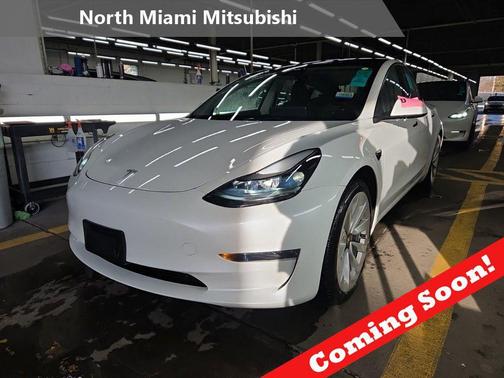 Pearl White Multi-Coat 2023 Tesla Model 3 Standard Range