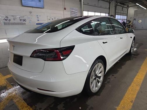 Pearl White Multi-Coat 2023 Tesla Model 3 Standard Range