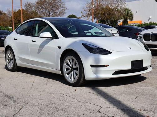 Pearl White Multi-Coat 2023 Tesla Model 3 Standard Range
