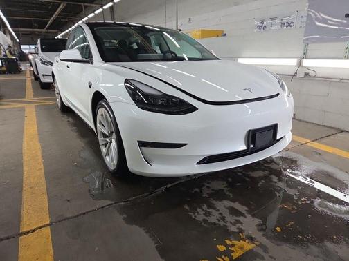 Pearl White Multi-Coat 2023 Tesla Model 3 Standard Range