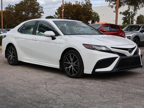 2023 Toyota Camry SE