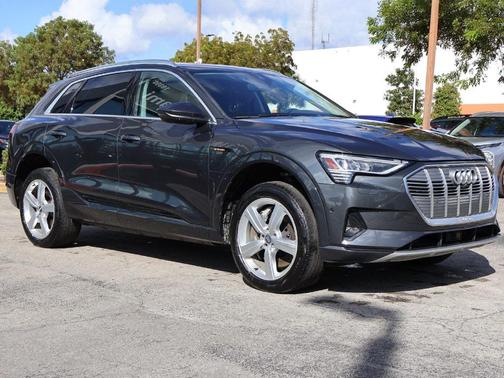 2019 Audi e-tron Premium Plus