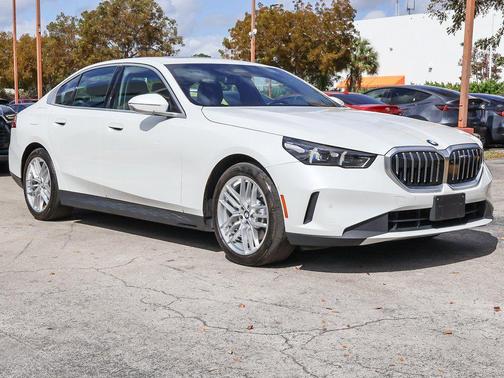 White 2024 BMW 530 xDrive