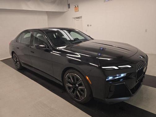 2023 BMW 740 i