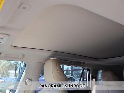 2023 Toyota Highlander Hybrid Platinum