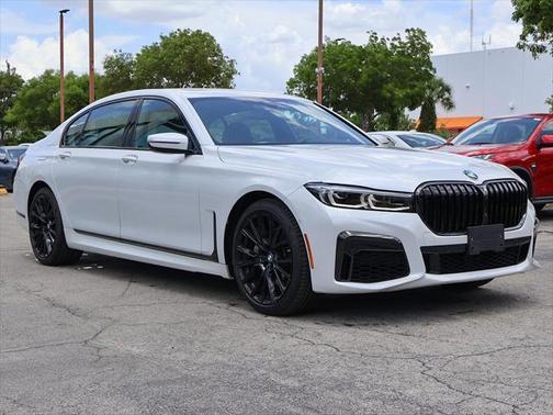 2022 BMW 740 i