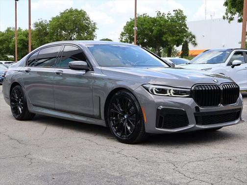 2022 BMW 740 i