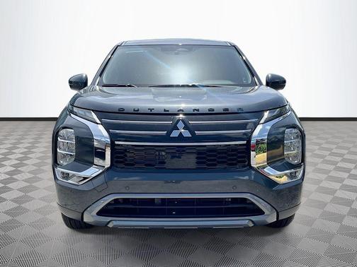 Graphite Gray 2026 Mitsubishi Outlander SE