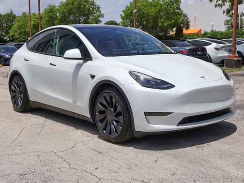 Pearl White Multi-Coat 2024 Tesla Model Y Performance Dual Motor All-Wheel Drive