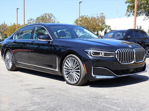 2022 BMW 740 i
