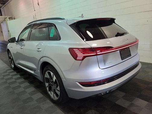 2022 Audi e-tron Premium