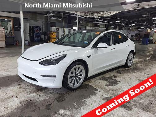 Pearl White Multi-Coat 2023 Tesla Model 3 Standard Range