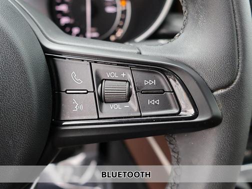 2021 Alfa Romeo Stelvio Base