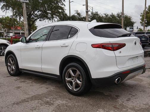 2021 Alfa Romeo Stelvio Base