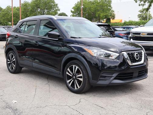 Super Black 2020 Nissan Kicks SV