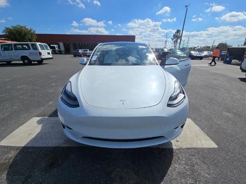 2024 Tesla Model Y Long Range Dual Motor All-Wheel Drive