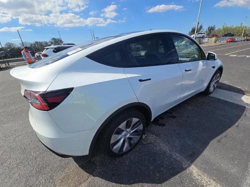 2024 Tesla Model Y Long Range Dual Motor All-Wheel Drive
