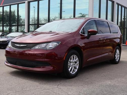 2022 Chrysler Voyager LX