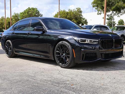 2022 BMW 740 i