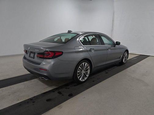 Skyscraper Gray Metallic 2023 BMW 530 i
