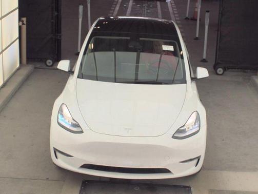 Pearl White Multi-Coat 2023 Tesla Model Y Long Range Dual Motor All-Wheel Drive