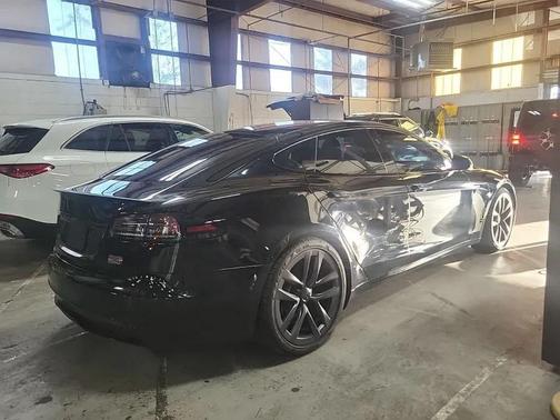 2022 Tesla Model S Plaid