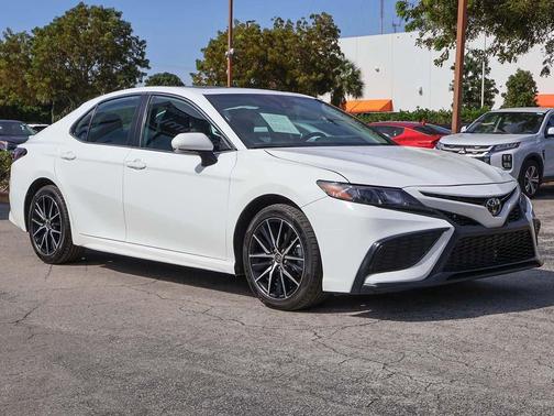 2024 Toyota Camry SE