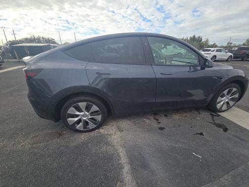 2023 Tesla Model Y RWD