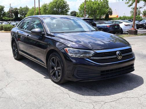 Deep Black 2023 Volkswagen Jetta 1.5T SE