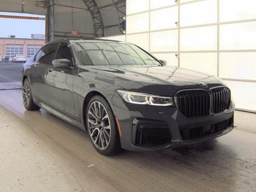 2022 BMW 740 i