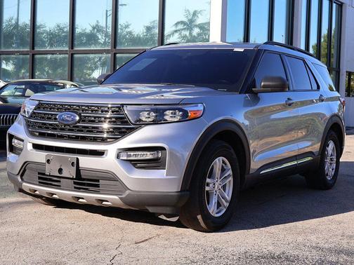 Iconic Silver Metallic 2023 Ford Explorer XLT