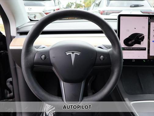 2022 Tesla Model Y Long Range Dual Motor All-Wheel Drive