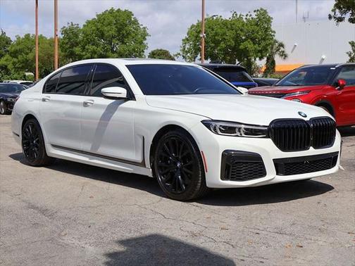 2022 BMW 740 i