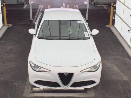 2021 Alfa Romeo Giulia Base