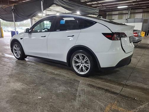 2023 Tesla Model Y RWD