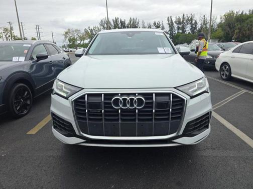 Glacier White Metallic 2023 Audi Q7 55 Premium Plus