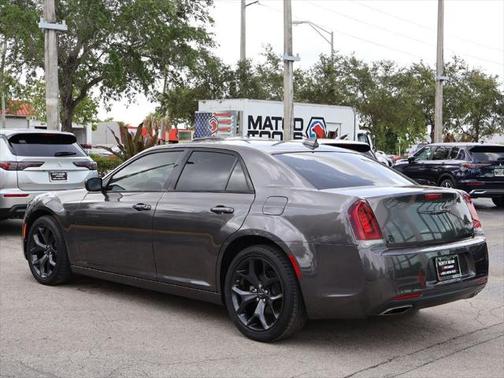 2023 Chrysler 300 Touring