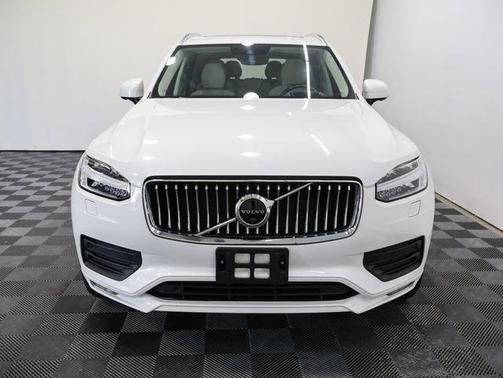 2022 Volvo XC90 T6 Momentum 7 Passenger
