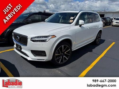 2022 Volvo XC90 T6 Momentum 7 Passenger
