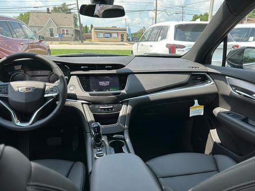 2025 Cadillac XT6 Luxury AWD