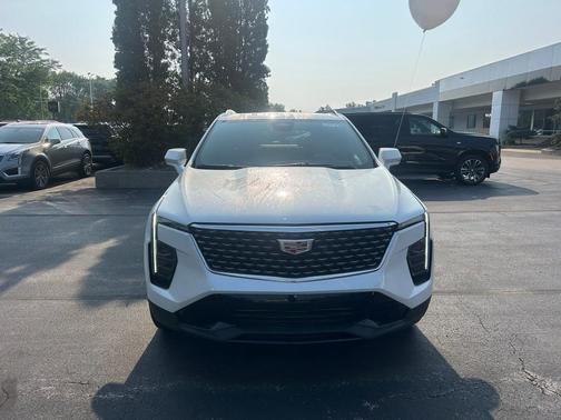 2025 Cadillac XT4 Premium Luxury